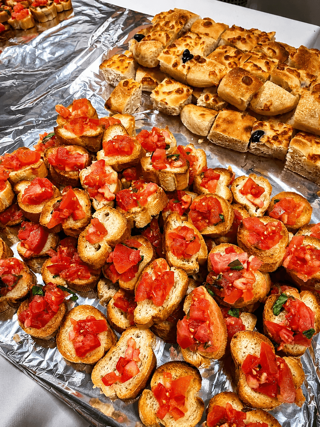 Bruschetta tomate-basilic et focaccia maison